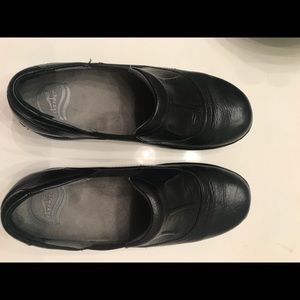 The shoe size is 39 Euro.But fits like a size 8